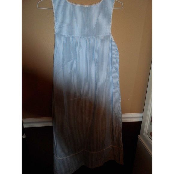 Secret Treasures Sleepwear Ladies Gown  Sz. M - Picture 2 of 4